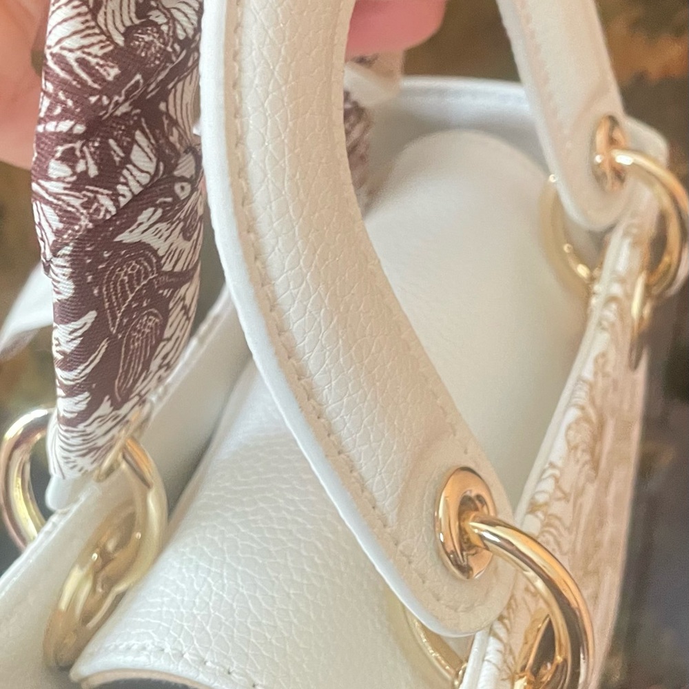 Dior Cream and Gold Mini crossbody bag with magnetic closure. GWP . - Picture 9 of 11